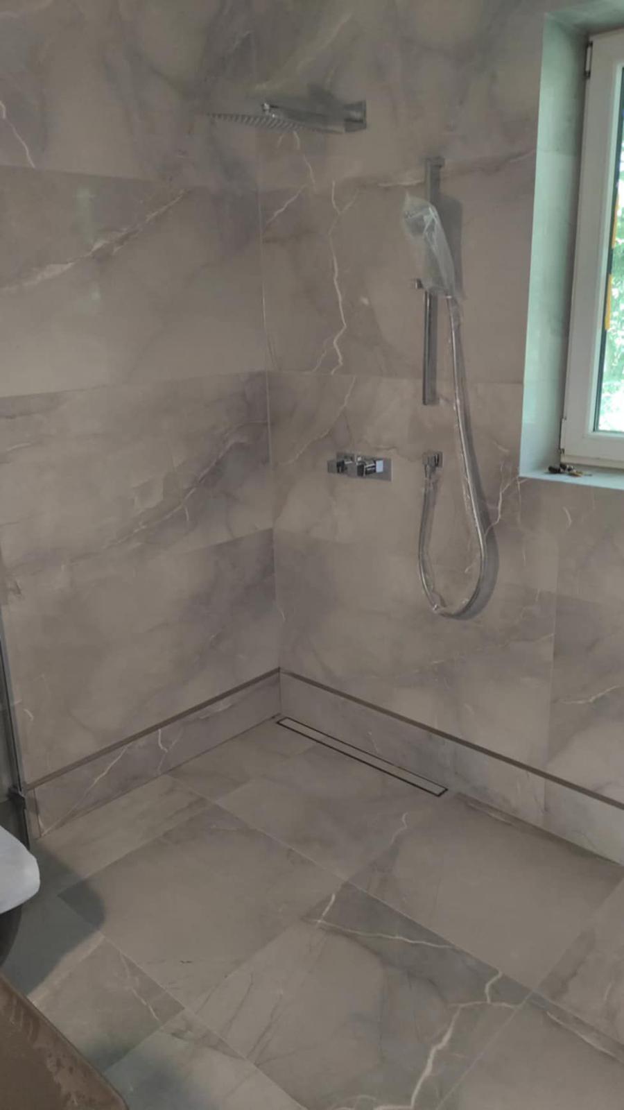 Po – Kompleksowe wykończenie łazienki – płytki kamienne