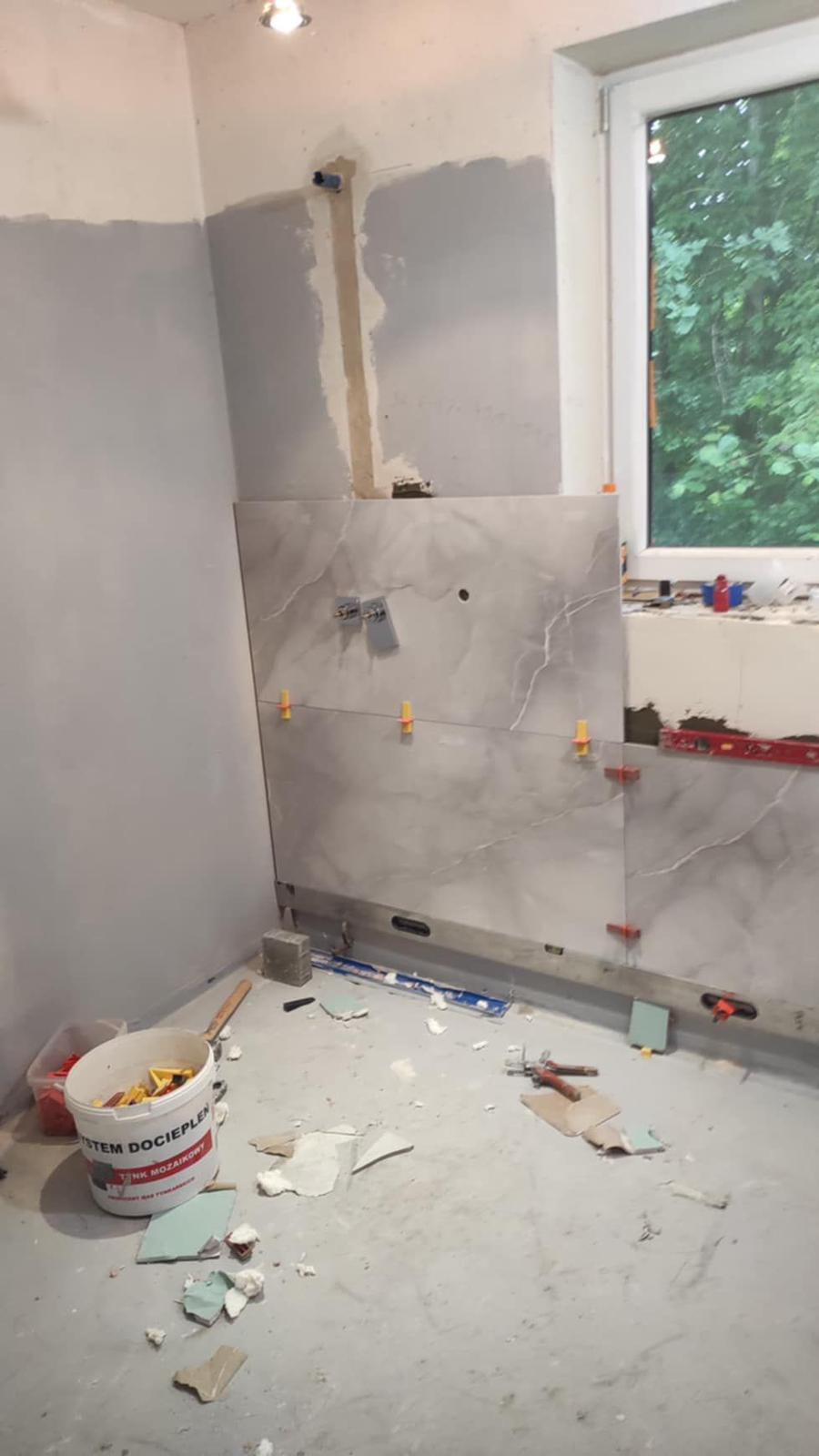 Przed – Kompleksowe wykończenie łazienki – płytki kamienne